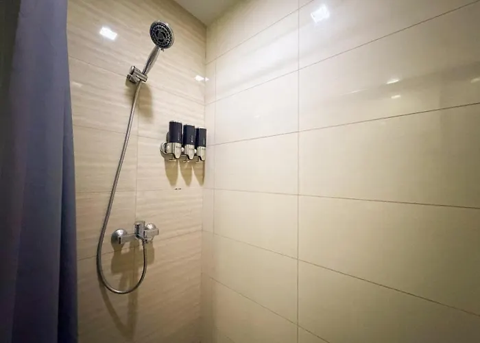 Luxe 1br In Bgc Across Mitsukoshi, Uptown #upt223f * Manila