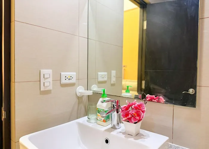 Luxe 1br In Bgc Across Mitsukoshi, Uptown #upt223f Сasa de vacaciones *