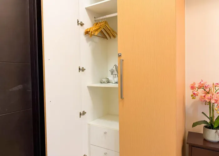 Luxe 1br In Bgc Across Mitsukoshi, Uptown #upt223f *