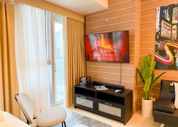 Сasa de vacaciones Luxe 1br In Bgc Across Mitsukoshi, Uptown #upt223f *