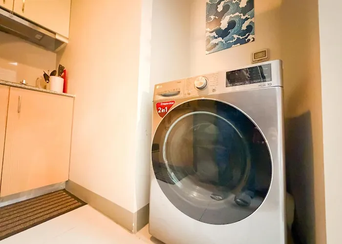 Luxe 1br In Bgc Across Mitsukoshi, Uptown #upt223f